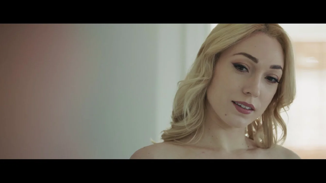 BellesaPlus Lily Labeau And Scarlett Alexis The Distraction XXX